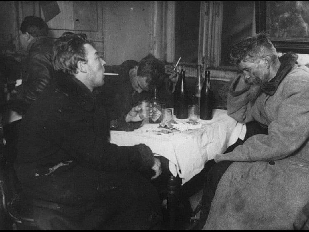 önemli kararların her zaman derin kökleri vardır.her seçim bir vazgeçiştir ve her vazgeçiş sınırlılıkların ve geçiciliğin farkına varmamızı sağlar.

'güneşe bakmak ölümle yüzleşmek'
                   - irvin d. yalom