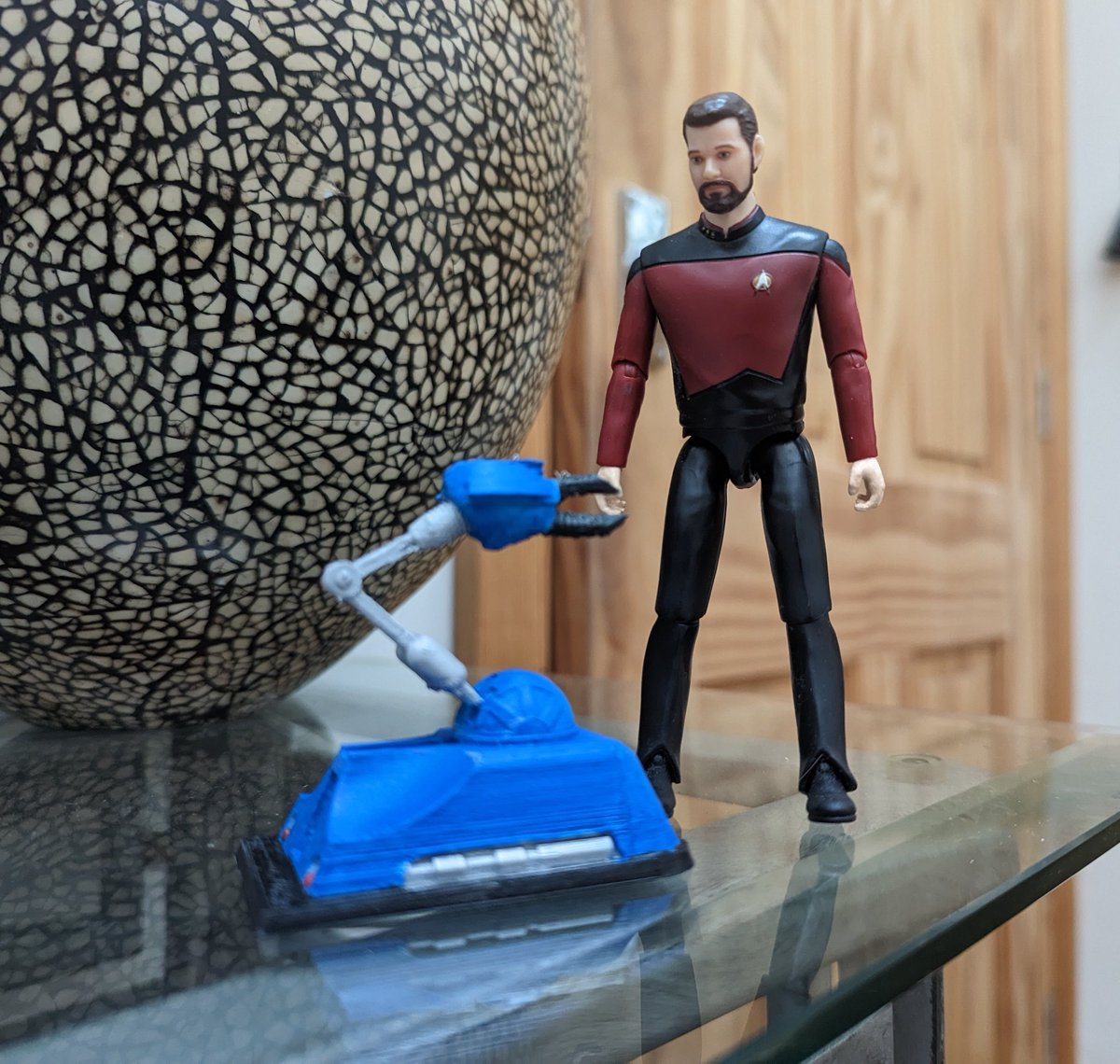 I am pleased to announce Riker has a new friend to help around the place. 

#StarTrek #RedDwarf