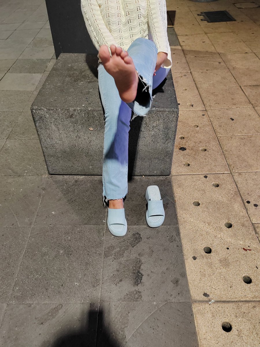 mamilfer's tweet photo. Me encantan que chupen mis pies, y me vean #foot #feet #footfetish #mature #mexicana #milf #cdmx https://t.co/Z0N8W19lVB