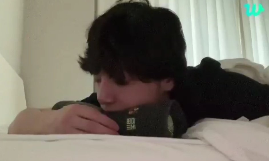 TheTKGlobal's tweet photo. I think he really really fell asleep, good night, sweet Jungkook! Have a good sleep! https://t.co/roT8CObUHa