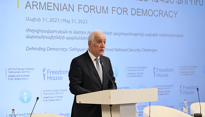 MassisPost's tweet photo. Democracy: The Key to Armenia's Progress - https://t.co/vdGAYAnYZE #armenia #armenian https://t.co/zk0lKO21wY