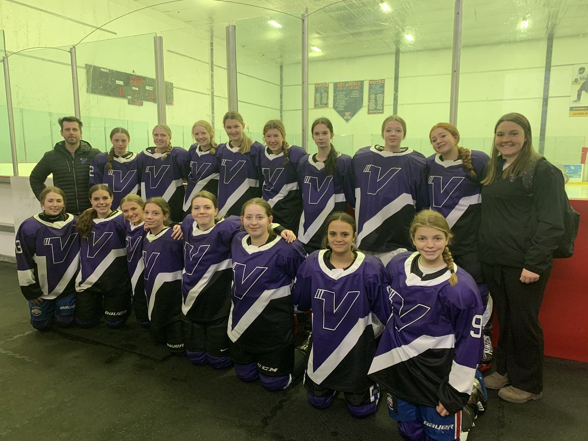 vhghockey_'s tweet photo. 09’s come away with 2nd place at the @BattleOfBoston ! Unreal weekend. Luv this group.
Thanks to Manager Maria, players, parents and everyone involved
#springhockey #battleofboston https://t.co/4xzDMLpyVy
