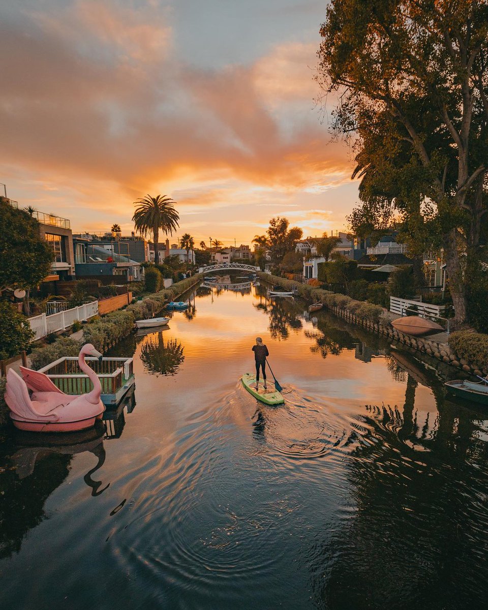 Captivated by the historic canals of @VeniceBeachFun. 🤩

📷 adam_ali91 on IG

#Venice #Sunset #LosAngeles