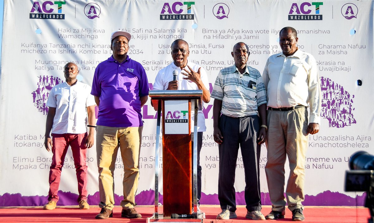 KC <a href="/zittokabwe/">Zitto MwamiRuyagwa Kabwe</a> akiwashukuru wazee waliounga mkono maono yake; maono yaliyopelekea kuzaliwa kwa ACT-Wazalendo. 

Wazee hawa ni Mzee Mushumbusi, Mzee Shilungushela na Charles Mwera. 

#TaifaLaWote 
#MaslahiYaWote