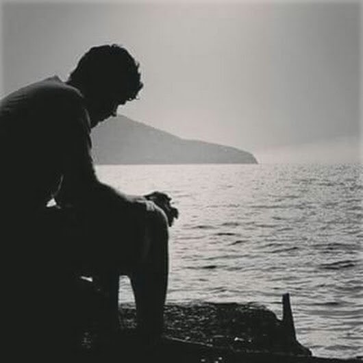 enkesar00's tweet photo. ↓❥
هگذا أقعدني
گل شيء صـح في حياتي …! 
'
#شـتاء https://t.co/r57m0fMsG8
