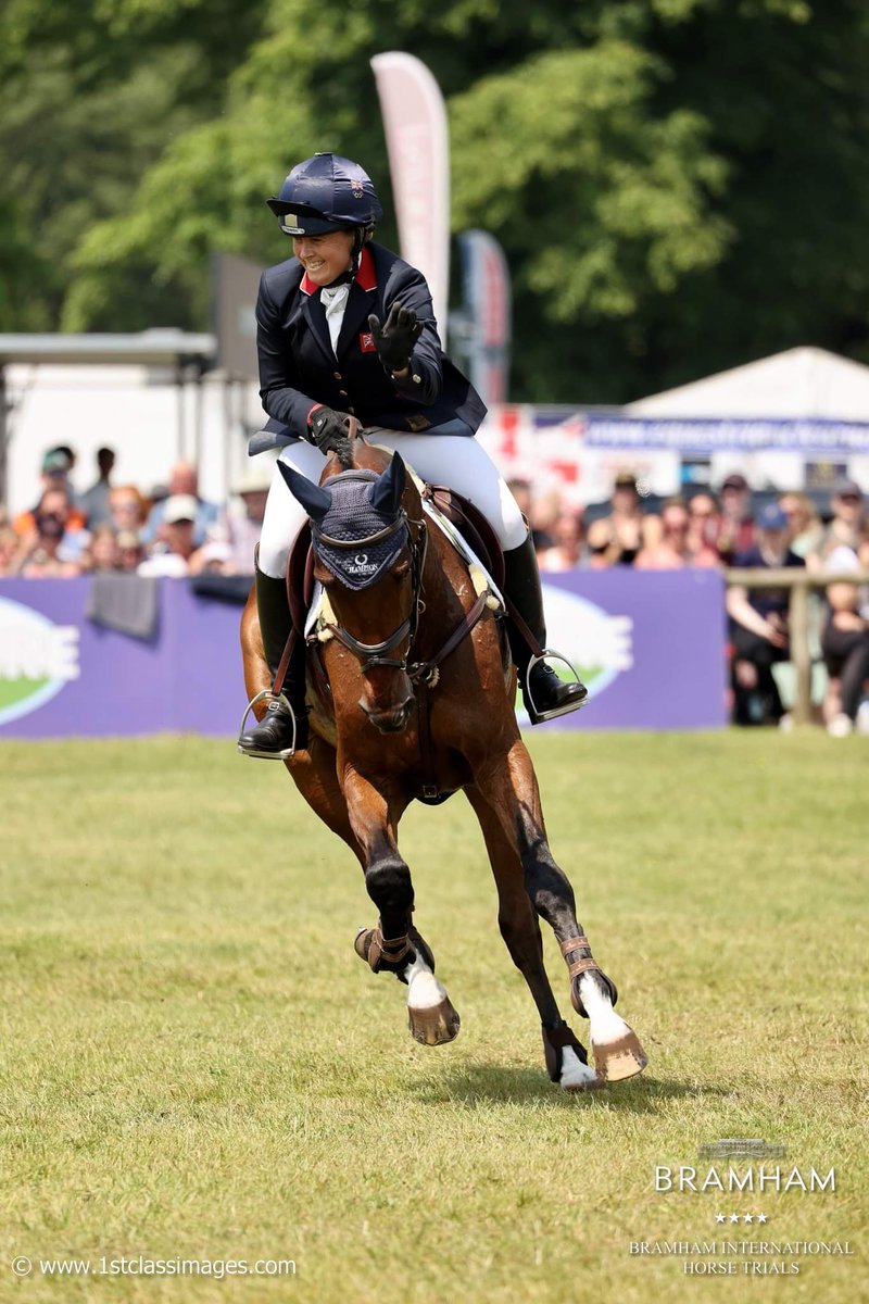 She's only gone and done it! 🤩 

Pippa Funnell takes her fourth Bramham title with the CCI4*-L debutant MCS Maverick 🏆 A beautiful clear round saw them finish on a final score of 30.5 and take the win 👏 

#BramhamHorseTrials #BramhamBuzz #Help4Horses