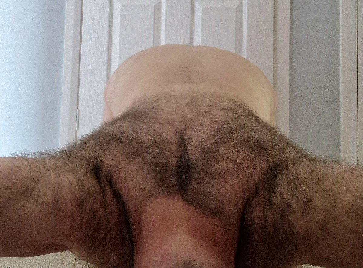 The natural contrast with the fur between my upper back and lower back is quiet strange 🤪