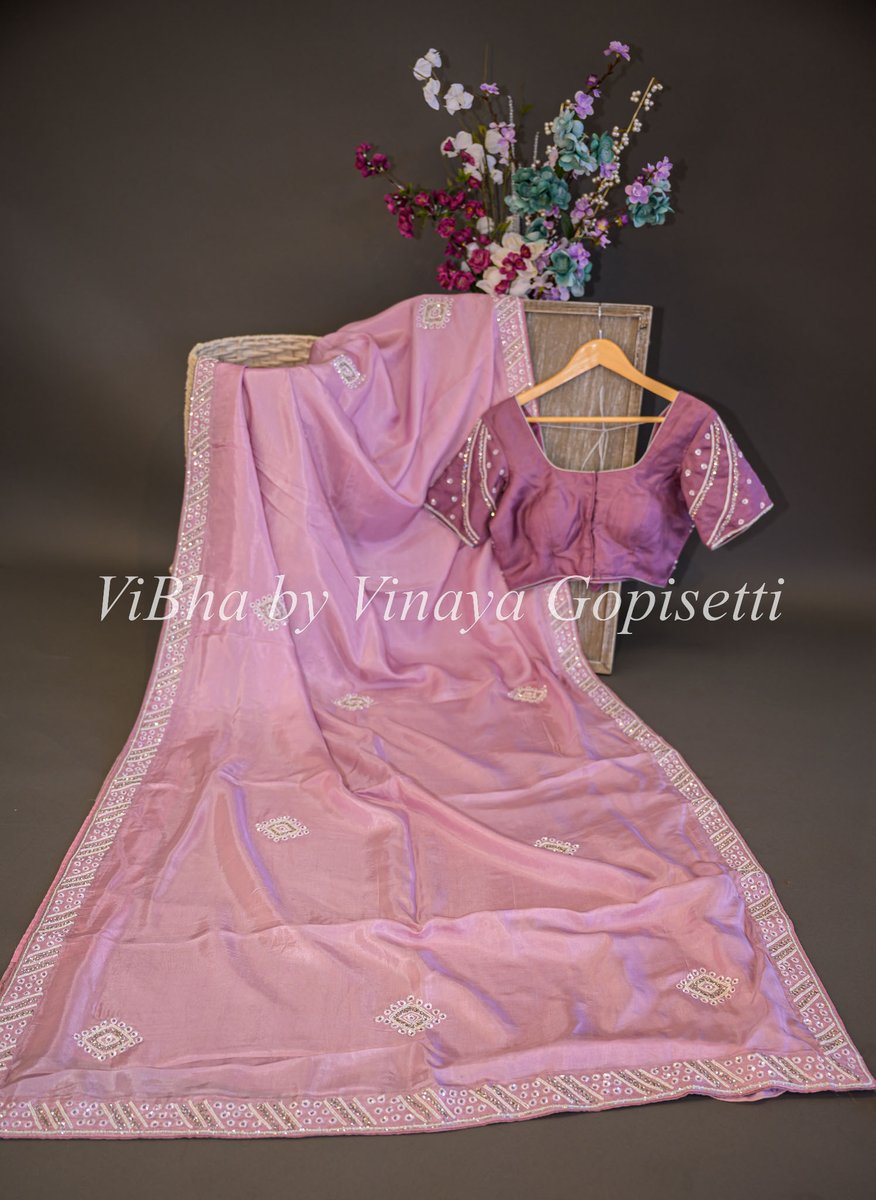 #pastelpink #pinksaree #weddingseason #ViBha #designervinayagopisetti #sareelove #ootd #partywear #bridal #designersaree #indiansaree #fashion #silksaree #indianwear #weddingwear #style #summerweddings #designercollection