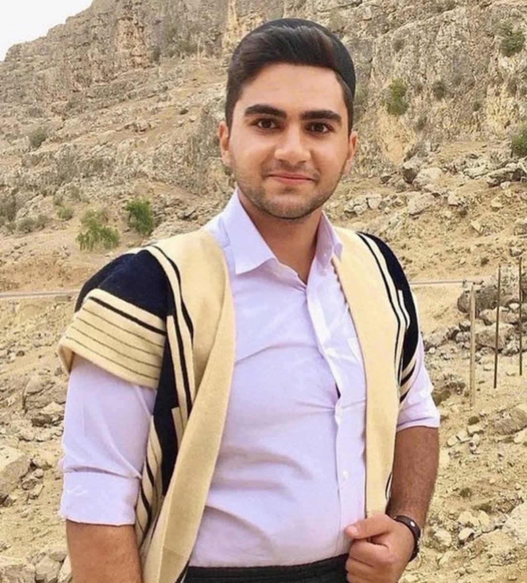 Am Geburtstag  von dem kleinen Jungen #KianPirfalak, der mit 9 von ‚Sicherheitskräften‘ getötet wurde, hatte das Regime offenbar so viel Angst vor Protesten, dass sie seinen Cousin #PooyaMolaierad heute getötet haben.