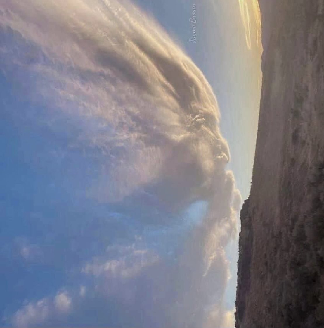 FourthWayLondon's tweet photo. Zhang Boduan, Understanding Reality (11th century): Reality spontaneously shines throughout, with no "I" or "they" — one need not seek it thought after thought.

The sky is telling a secret to the earth. 🤫 https://t.co/DEgIT94Yjk
