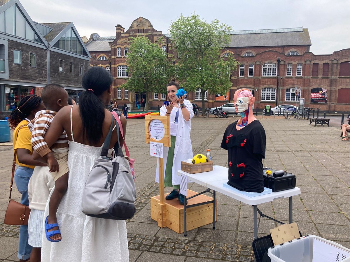 Ioana Blein-Dezayes (@ibleindezayes) on Twitter photo I had a lot of fun talking at Exeter's SoapBox event yesterday! Thank you <a href="/EdgintonRS/">Dr Ryan Edginton</a> and Veronica for being great helpers and <a href="/SoapboxExeter/">Soapbox Science Exeter</a> for organising such a nice event every year! I had a lot of fun talking at Exeter's SoapBox event yesterday! Thank you <a href="/EdgintonRS/">Dr Ryan Edginton</a> and Veronica for being great helpers and <a href="/SoapboxExeter/">Soapbox Science Exeter</a> for organising such a nice event every year!