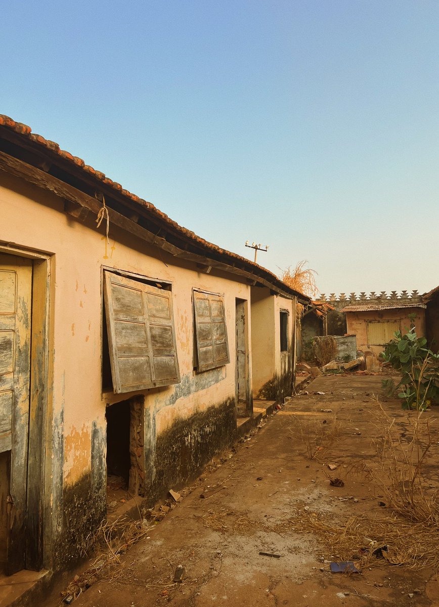 anadju_gw's tweet photo. Abandoned market in Bafatá 🇬🇼 #bafata #guinebissau #amilcarcabral https://t.co/QjS80GHF4k
