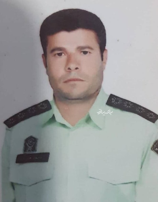drya5573's tweet photo. #شهید_محمد_قنبری که توسط قاتل راکب خودرو در ایذه (از اقوام مادر کیان پیر فلک) زیر گرفته و شهید شد «۵ فرزند دو تا سیزده ساله» دارد. https://t.co/RugHjwjlvB