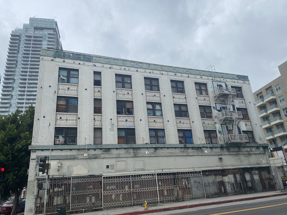 Another building sits empty with 70,000+ homeless in LA county. We will start with DTLA, Koreatown/MacArthur, & South LA to hold a vote to withdraw from @LACity into a smaller districts with direct support. The material conditions are not improving in LA under @LACityCouncil.