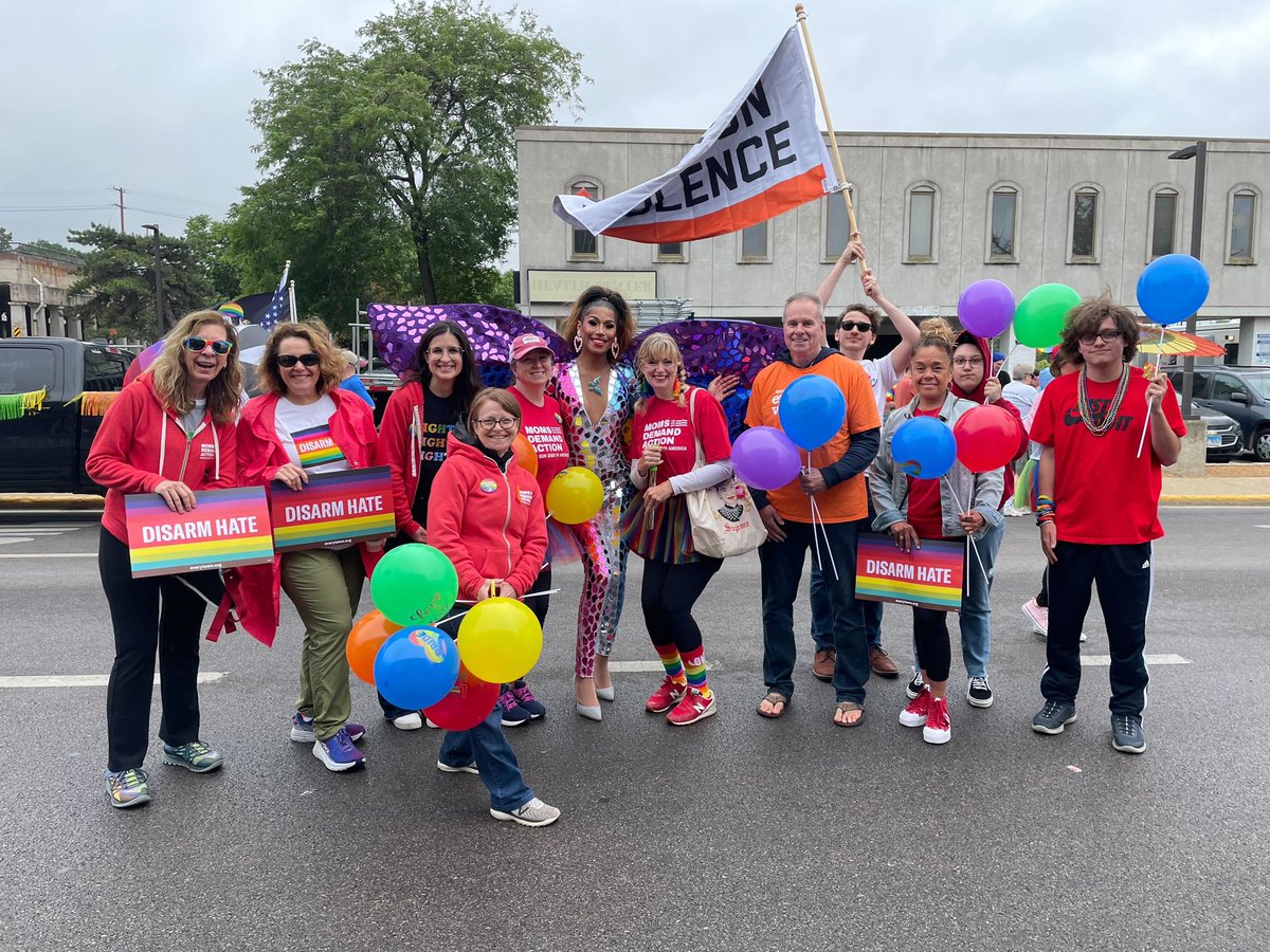 Loveturtles1's tweet photo. Today @MomsDemand vols marched in @CityofAuroraIL to celebrate #PrideMonth2023 #DisarmHate https://t.co/sjf0yi1iQF