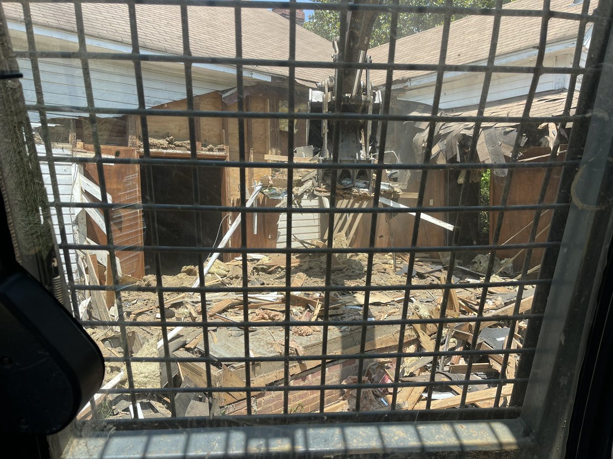 BAbernathy79's tweet photo. Last demo I done. #equipmentoperator https://t.co/uXsryqnpKW