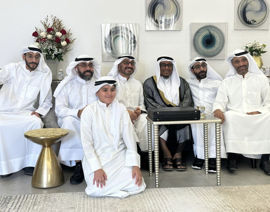 AlsultanDr's tweet photo. فرحتي عصر السبت بكتابتي عقد قران الابن
#عبدالله_المشيطي
على كريمة شيخي المبارك #عبدالله_السبت رحمه الله
بولاية أخيها معاوية
وحضور كريم من الاسرتين

هـذه الصورة جمعتني بأبناء شيخي عبدالله السبت
معاوية
عمرو
عبدالرحمن
عبدالعزيز
عثمان
والحفيد بومعاوية عبدالله السبت
رب بارك للعروسين https://t.co/QOncCHiHaD