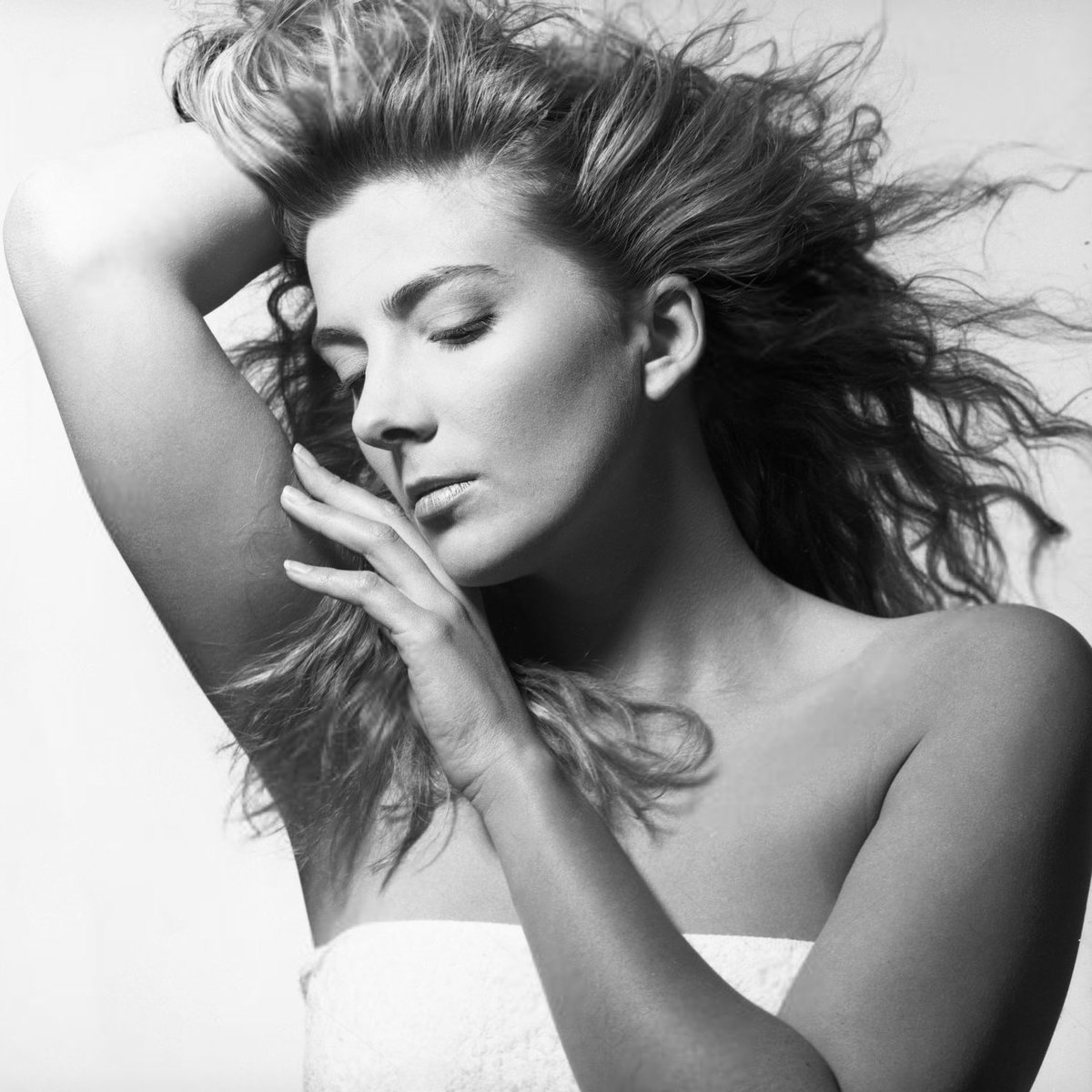 : ̗̀➛ natasha richardson in a photoshoot by terry o’neill [1990]