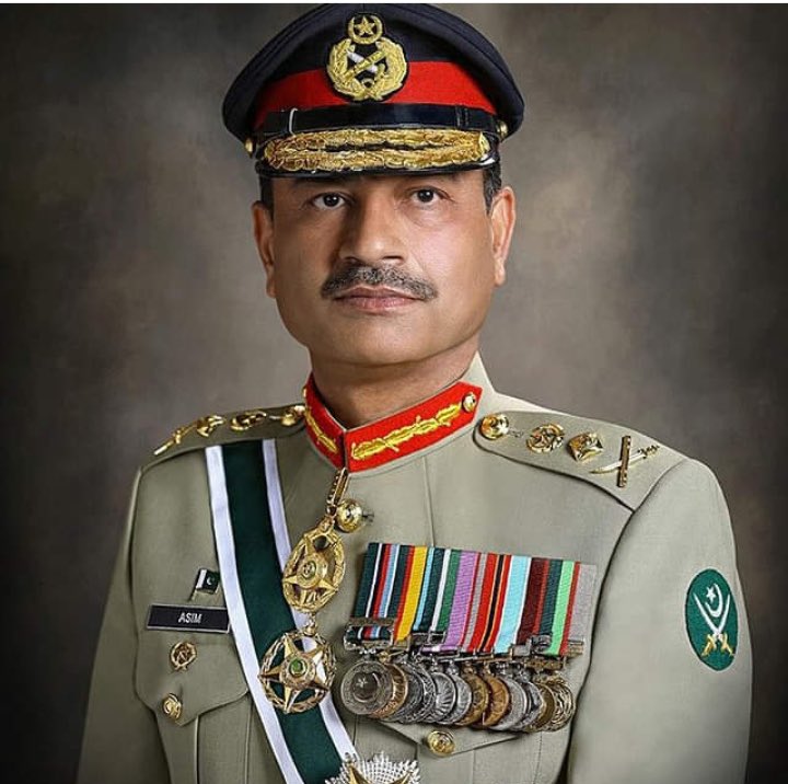 آپ کے نوٹ کیا کہ روسی تیل بھی مارکیٹ میں آگیا، بلوچستان کے دہشت گرد ہتھیار ڈلوائے جا رہے ہیں تاکہ سی پیک مکمل فعال ہو ، امریکہ اور آئ ایم ایف کو بتا دیا گیا ہے کہ اب ترجیحات قومی مفاد والی ہوں گی تو ناظرین اسکا کریڈٹ صرف ن لیگ نہیں بلکہ اس مرد مجاہد کا بھی بنتا ہے جس نے ستر سال