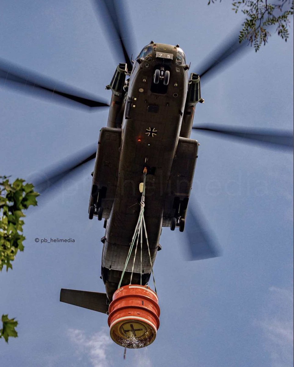 aerialfiremag's tweet photo. A German Air Force CH-53 pulls overhead with a full load of water in Germany. Photo by @pb_helimedia

Tag us at @aerialfiremag to feature your image on social media and in our print magazine. Email your shots to news@aerialfiremag.com https://t.co/MbnOuMjQkN