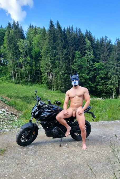 Let's go for a ride 😈 https://t.co/A2sVDTenxc<a href="/tag/easterberlin"class="tags"><span>#easterberlin</span></a>