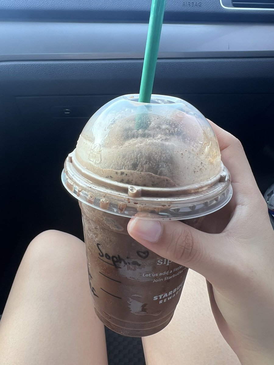 yuumion_'s tweet photo. The nice Starbucks lady overfilled my cup and put a heart on my name :”)))) https://t.co/lWB35Cv8Xy