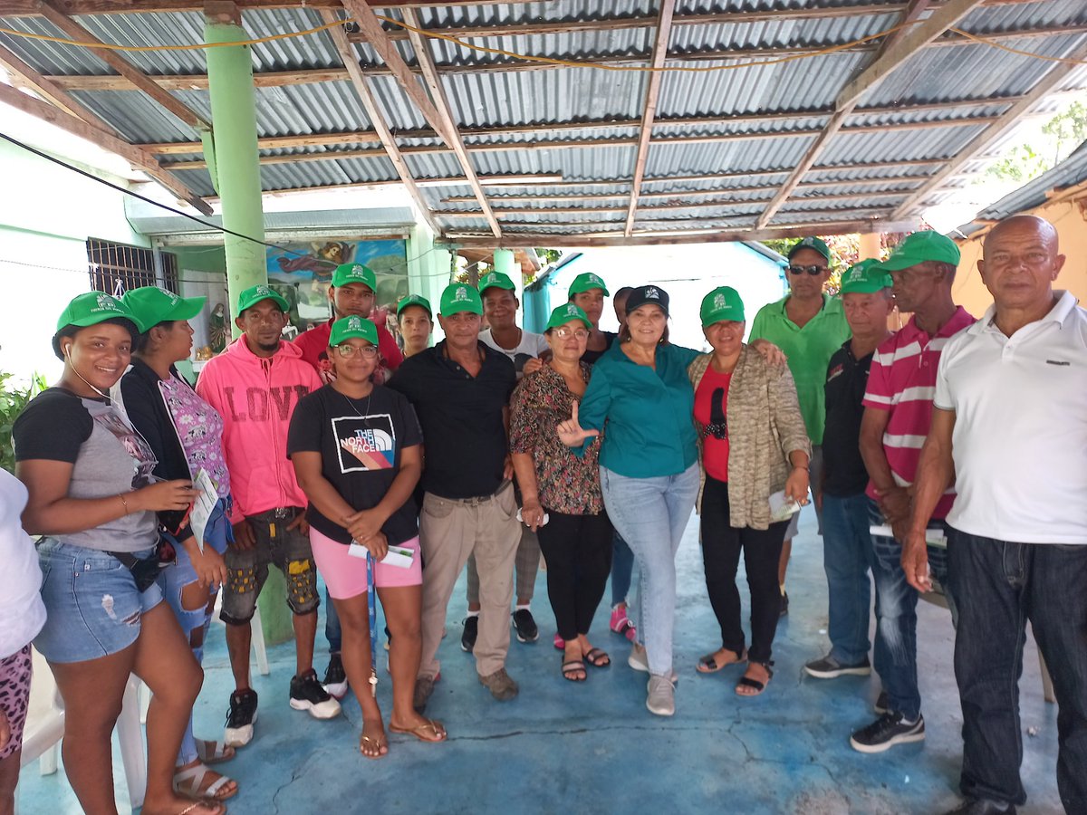 LiselothArias01's tweet photo. Fuerza del Pueblo, Bani, rumbo a los dos millones de  afiliados, Leonel Fernández presidente,  Liseloth Arias, Senadora https://t.co/NeZRRfeUzy