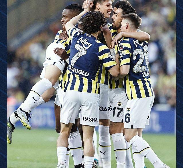 Gecenin Rengi;Sarı-Larcivert.
Her Biji  FENERBAHÇE.