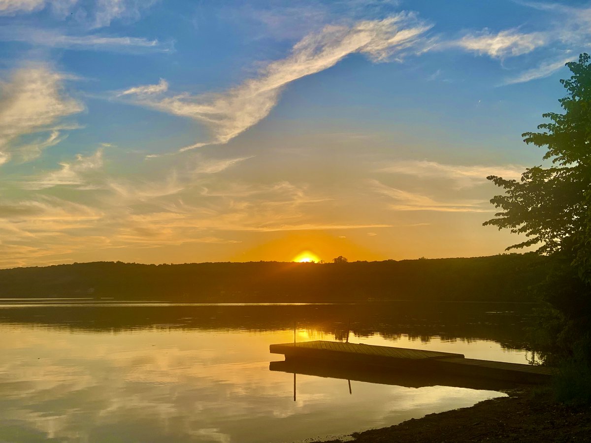 Good evening, my friends

#goodeveningfriends #sunsetphotography #sunset #NaturePhotography #NatureBeauty #lakelife #sundayvibes