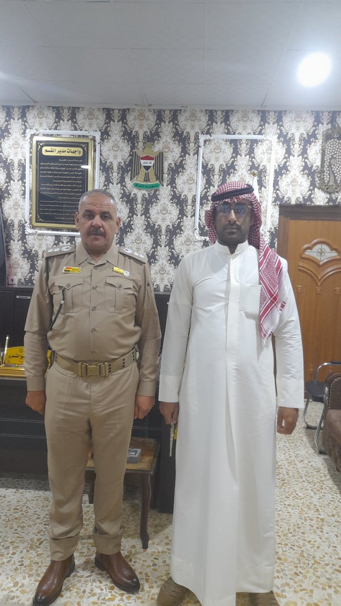 قمت بزيارة خالي العقيد احمد حلو الشمري ابو عبدالعزيز للتهنئه بتسليمه مدير شرطة ربيعه الف الف مبروك