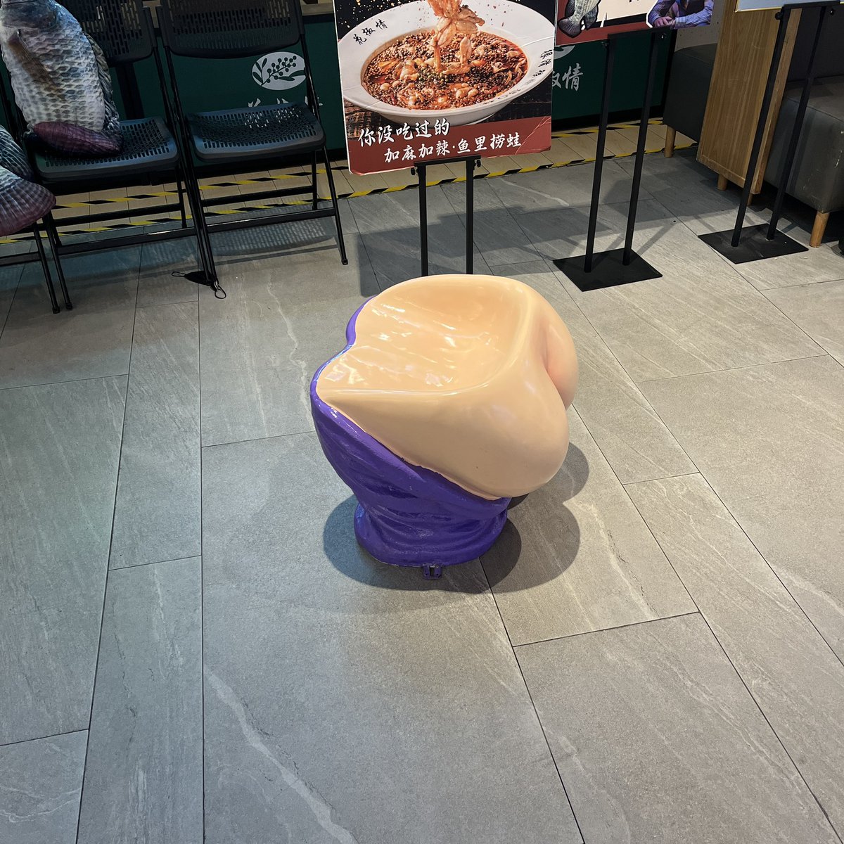 UniqueRango's tweet image. 对于所有问我屁股歪不歪的人，我在这里统一回应一下，反正你们也看不见——我的屁股只是用来拉屎的，真不像你们的屁股有这么多用处。你觉得我说的话有问题，你把用脑子想到的观点组织成语言告诉我，不要一直盯着我屁股看，这样会让我觉得你很变态。