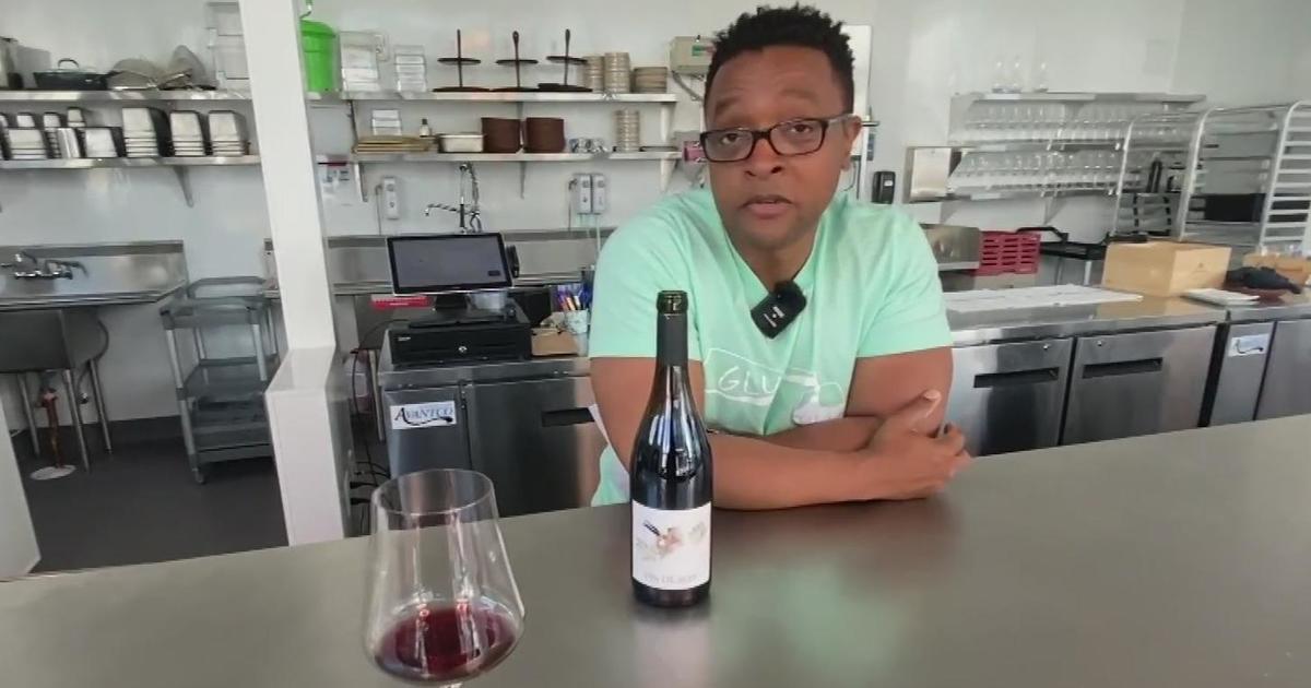 soulphoodie's tweet image. 1 of only 4 Black Master Sommeliers worldwide opens new wine bar in San Francisco cbsn.ws/42xGJcv via @KPIXTV