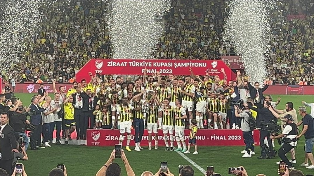 Büyü bozuldu 💛💙 <a href="/Fenerbahce/">Fenerbahçe SK</a>