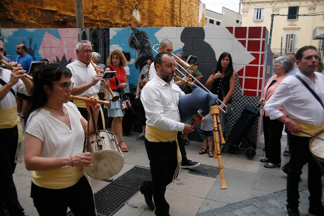 💐 La professó de Corpus ha recorregut els carrers de #Valls aquesta tarda. No hi han faltat la balladeta de l'àliga, la pregària i les balladetes davant de l'església de la Mare de Déu del Lledó.

Us ho heu perdut? 👉tuit.cat/JOO59 

📸 Ajuntament de Valls | Pere Toda