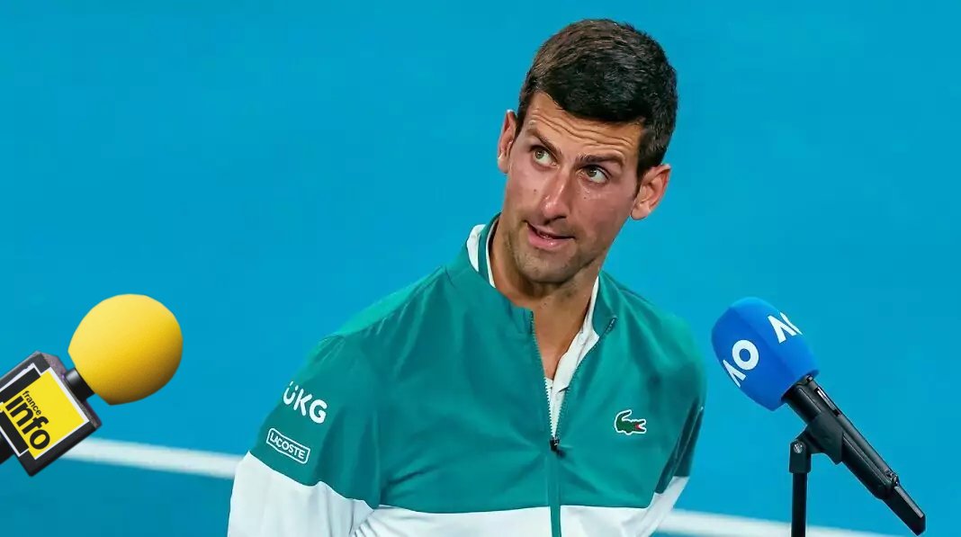 26enColere's tweet photo. -" Julien Pain de France Info: 

Novak Djokovic, après votre victoire aujourd'hui à Roland Garros,
une question que tout le monde se pose:
Pourquoi êtes-vous ANTI-VAX...??? 

- Je ne suis pas ANTI-VAX, mais JUSTE "ANTI-CON"...!!!
   Vous voulez des précisions...???" https://t.co/mvyLeKm116
