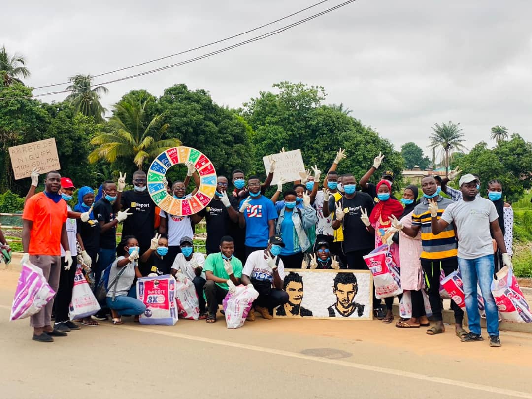 A l'occasion de la journée Mondiale de l'environnement plusieurs associations de jeunes de la ville de parakou se sont réunies pour une marche de sensibilisation et de ramassage des déchets plastiques de la ville. Toute une jeunesse sur l'activité.
@FjadLe 
@LERURAL2