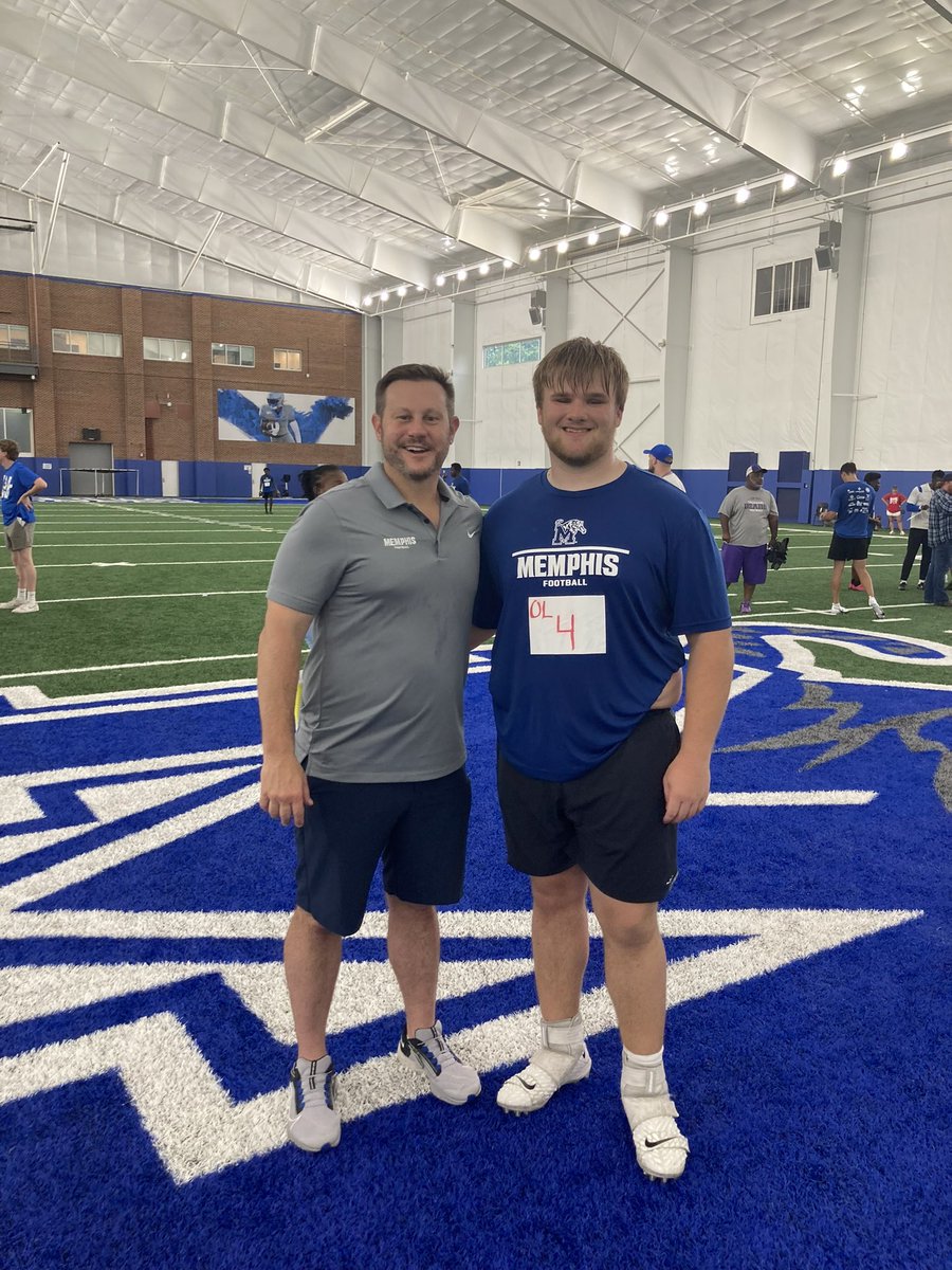 AdamJohnson_75's tweet photo. Had a great camp at @memphisFB today, thank you @Coach__Myers @RSilverfield @davediehl66 and the rest of the coaching staff for the great instruction. @Rockets_FB @HootensARFBall @kennyjr65 https://t.co/ePRqEeIwJV