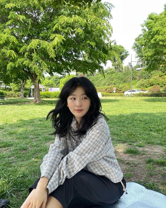 seulgikpics's tweet photo. picnic date with seulgi 💚 https://t.co/kMmLpHoK1k