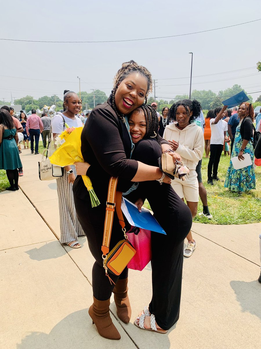 empoweringSW11's tweet photo. My school babies are spoiled Frfr!! https://t.co/kkVhyzI9Ne