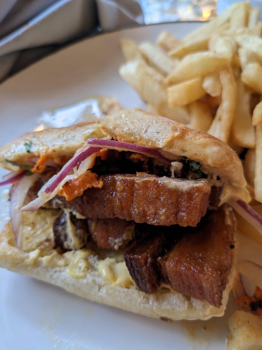 Pork belly chicharon sandwich at Semilla's in Rodger's Park 🤤
 
#ChicagoFood
 
diningandcooking.com/798694/pork-be…