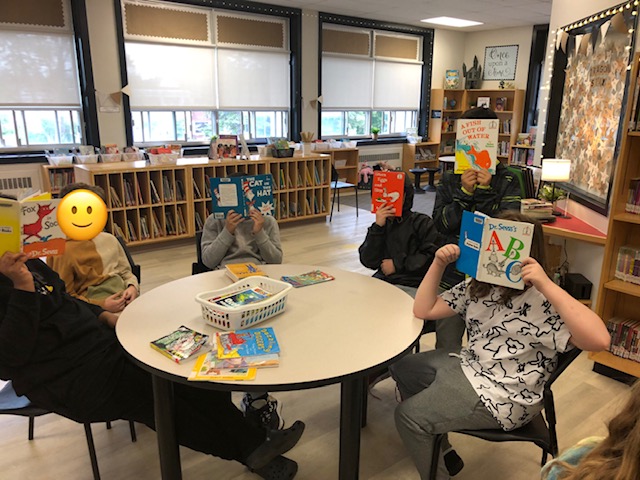 Some of our graduating Grade 6's enjoying Dr. Seuss during their last visit to the library! 👨‍🎓📚 #manorparklovestoread #elementaryschoollibraries