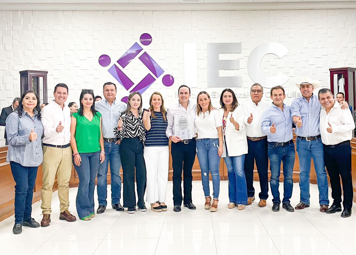 Eduardo Olmos Castro (@eduardoolmosc) on Twitter photo En la entrega de Constancia de Mayoría a <a href="/manolojimenezs/">Manolo Jiménez</a> como Gobernador electo de Coahuila. En la entrega de Constancia de Mayoría a <a href="/manolojimenezs/">Manolo Jiménez</a> como Gobernador electo de Coahuila.