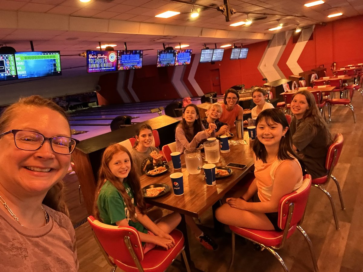 Awesome end of 6th grade <a href="/girlscouts/">Girl Scouts</a> bowling 🎳 party! <a href="/GSCNC/">Girl Scouts Nation's Capital</a> <a href="/rdikow/">rebecca dikow</a> What a great way to end the year!