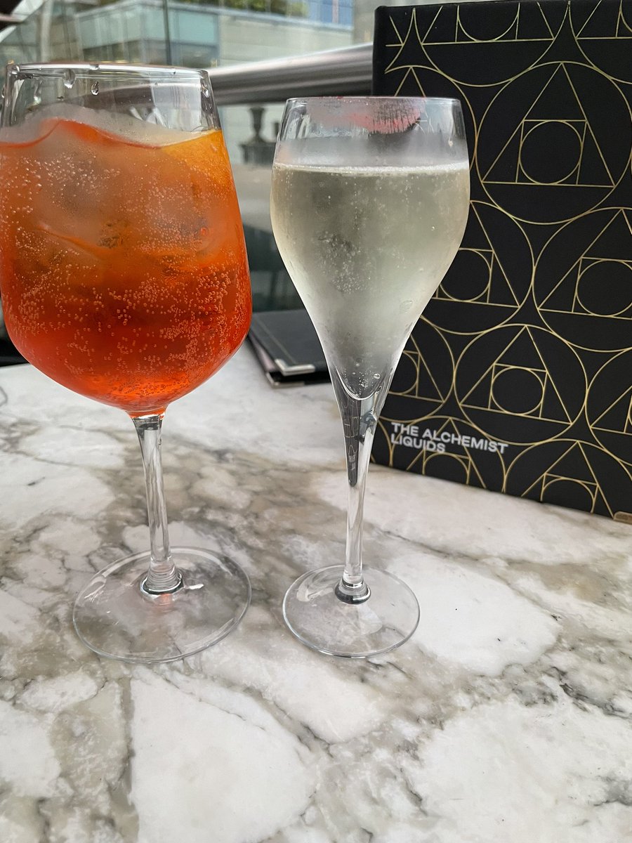 JuneJohnson36's tweet photo. @Markwjohnson63 Cheers 🥂🍾🥂@thealchemist https://t.co/4ZJORK4lR5
