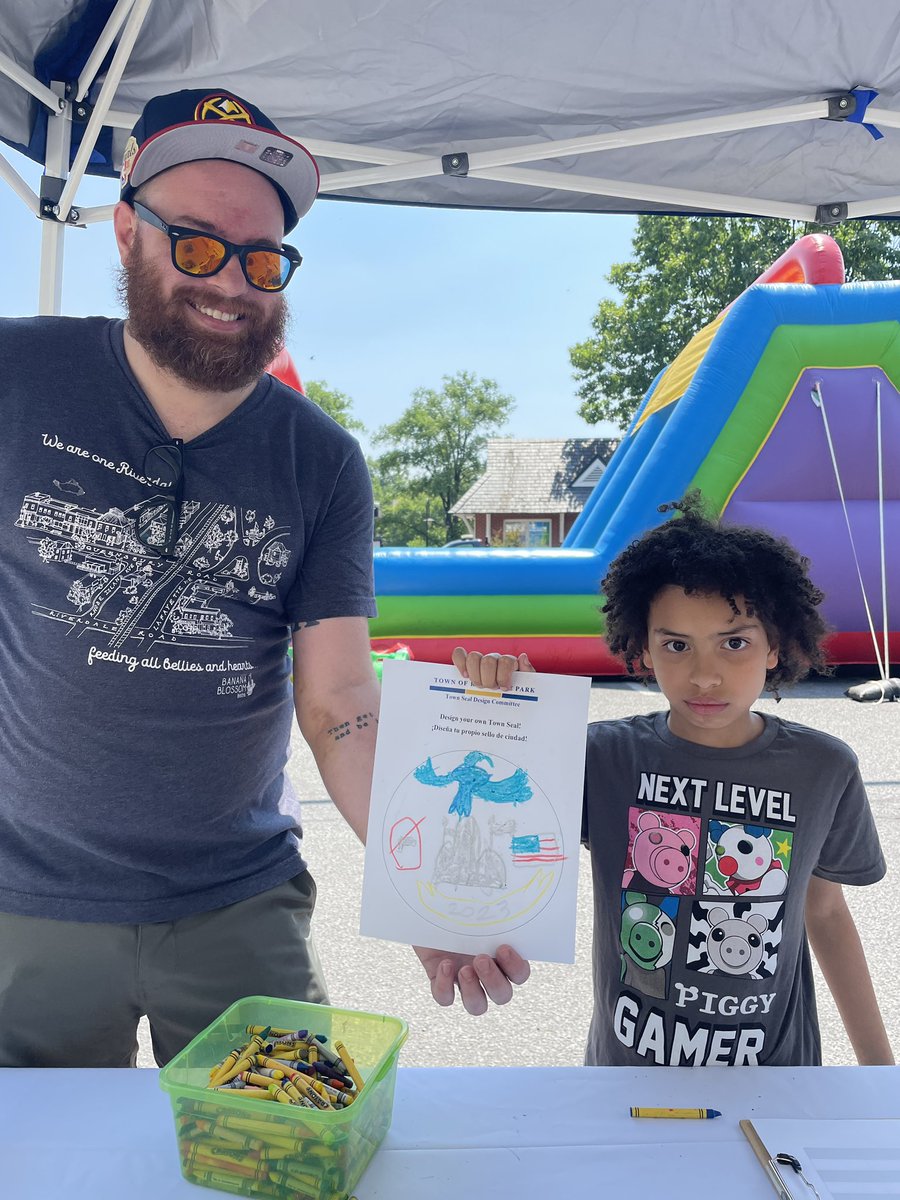 Rushbkr's tweet photo. I had such a great time hanging with my neighbors at Trolly Trail Day yesterday, and very excited to be a member our town seal redesign committee. Follow @Riverdale_Park_ for updates! #artistcitizen https://t.co/IktD9V3STF