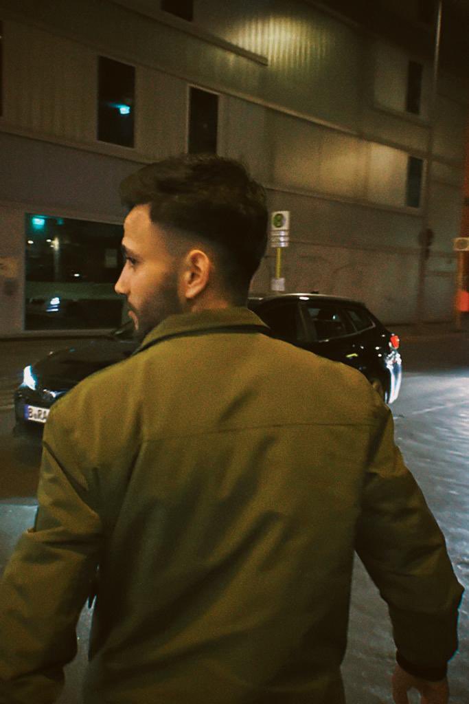 Yakışıklılığımın anlaşılması için gereken fotoğraf mesafesi