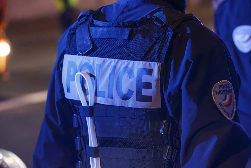 Besançon (25) : deux blessés suite à des tirs d'une arme type kalachnikov dans le quartier de Planoise, lieu d'une guerre de territoires entre dealers
fdesouche.com/2023/06/11/bes…