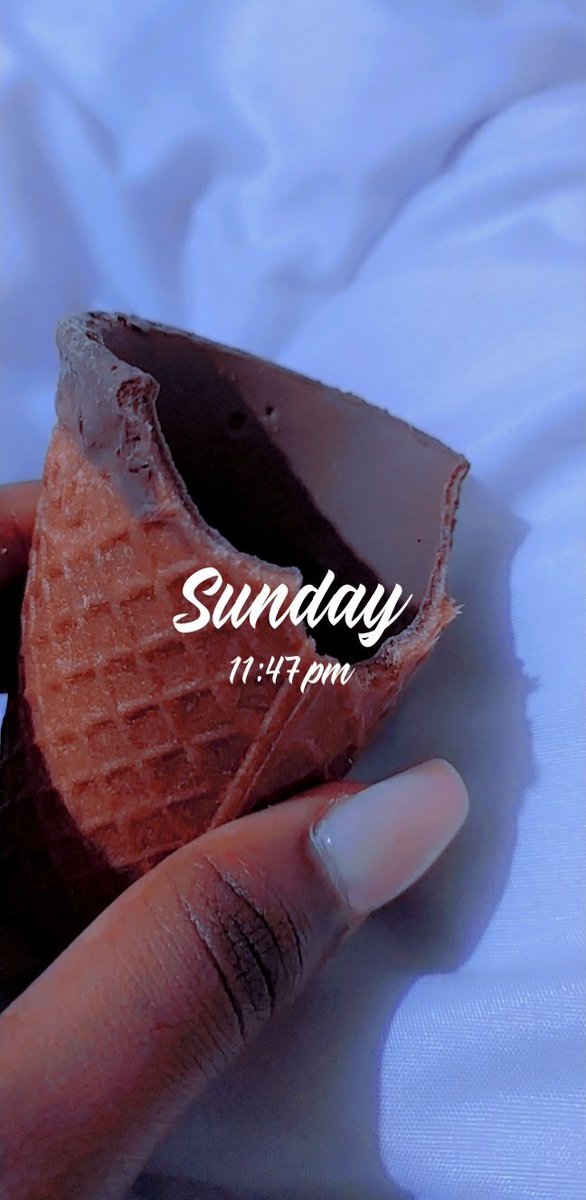 SherylMboya's tweet photo. I'm having midnight cravings and don't feel like going downstairs to get food from the kitchen. So I decided to eat my Snackuit cups as I have a couple lying around. It sure does make a good midnight snack 😂 https://t.co/5LDOCXQ32e