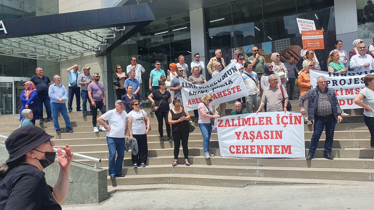 Esenyurt İnnovia 4 konut mağdurları yeşil Plaza önünde oturma eyleminde hükümete Adalet çağrısında bulundu.
 Önümüzdeki günlerde Eminönü büyük Postane önünde basın açıklaması ile Cumhurbaşkanlığına bakanlıklara   mektup göndereceklerini açıkladılar