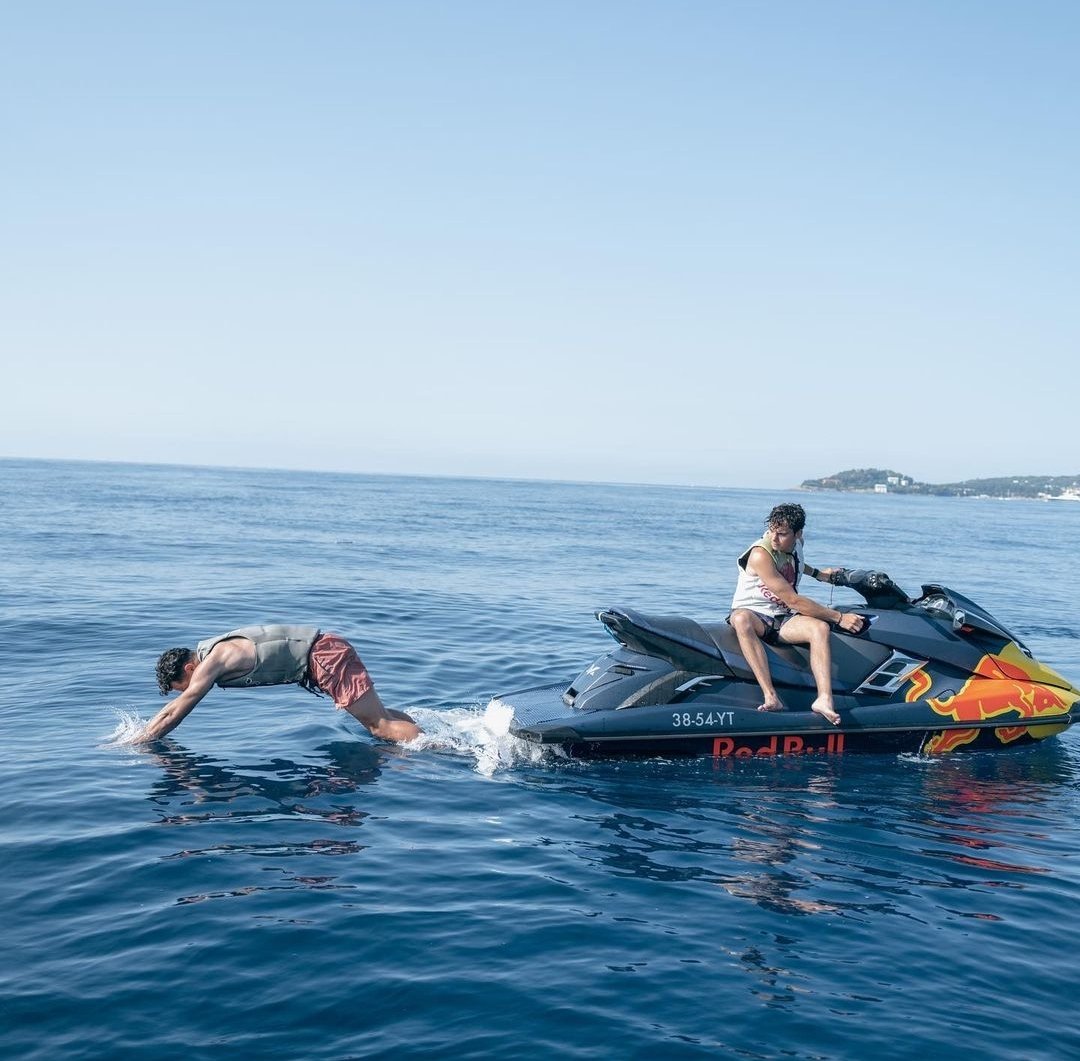 al on Twitter "I think Max just lets people borrow his boat and jet